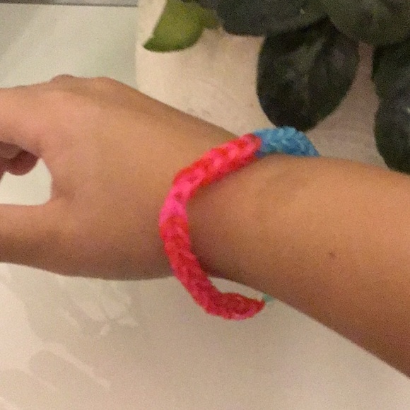 New handmade red and blue loom rubber band bracelet - Picture 2 of 3